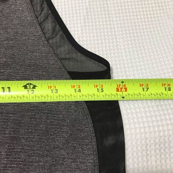 Lululemon tank top size 4. A400 - Picture 6 of 6